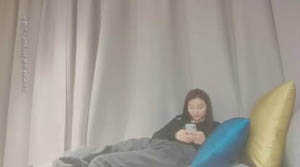 App上约的外围小姐姐  骚的很解开衣服很想被操  一顿自摸浪叫