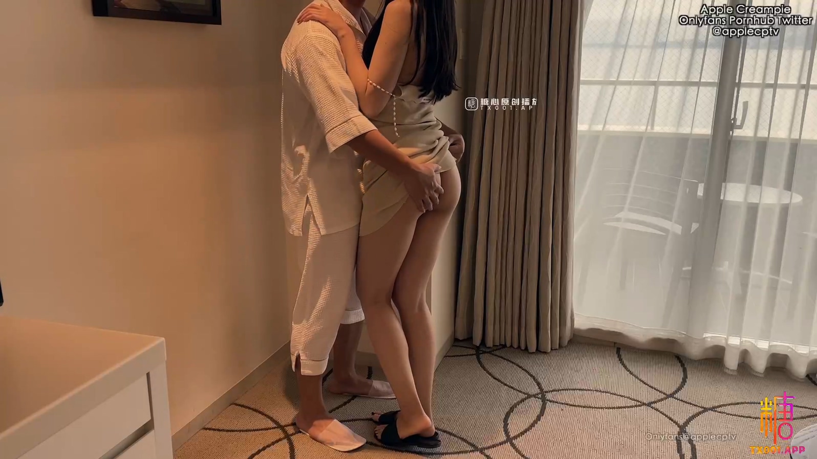顶级女神超级丝袜控180大长腿女神▌苹果▌我的室友 第十篇 旅游风景美无内大白腿 高跟翘臀后入狂顶G点